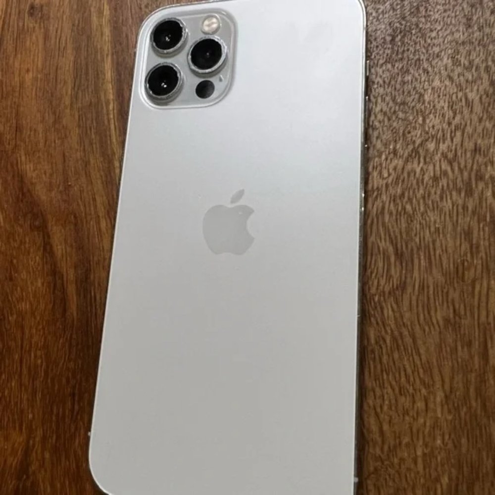 Apple Iphone 12, silver, used but new condition
